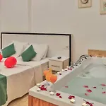 Saribelen 2 Bedroom Secluded With Private Pool Hot Tub *