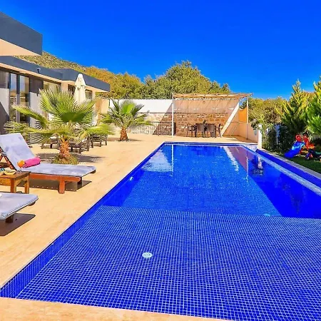 Saribelen 2 Bedroom Secluded With Private Pool Hot Tub فيلة كالكان