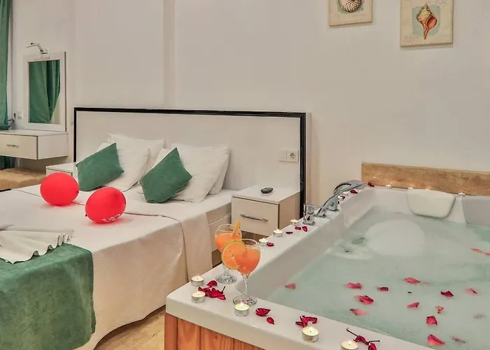 Saribelen 2 Bedroom Secluded With Private Pool Hot Tub *